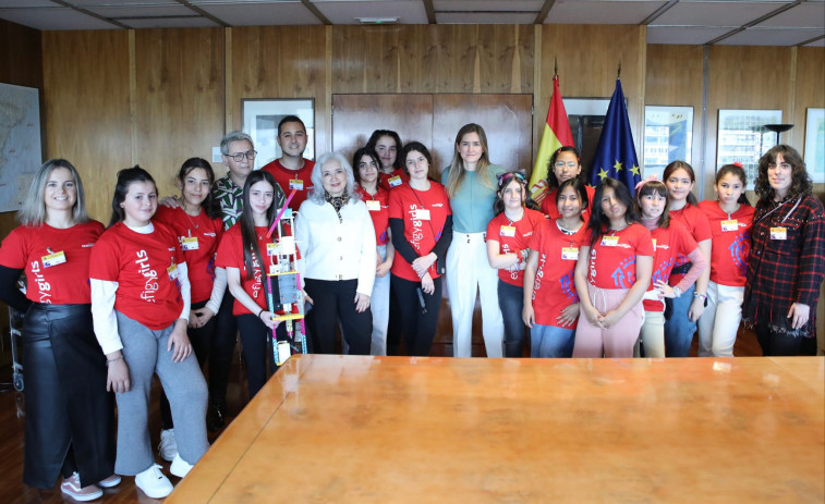 Aagesen rep a les Efigy Girls per a mostrar les oportunitats que ofereixen les carreres científic-tecnològiques