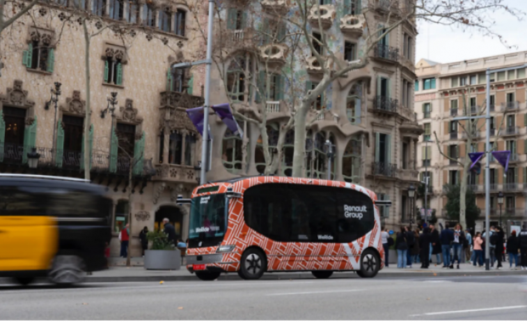 Caos i frustració durant les proves pilot del bus sense conductor a Barcelona