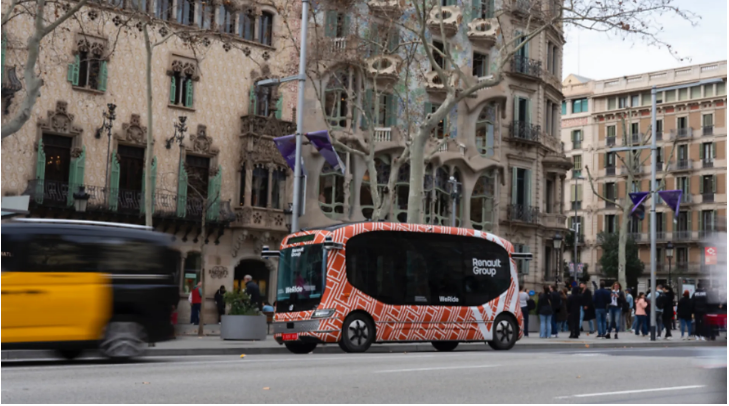 Caos i frustració durant les proves pilot del bus sense conductor a Barcelona