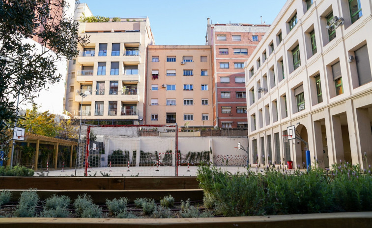 L'Ajuntament de Barcelona celebra l'exempció dels patis escolars dels límits de soroll