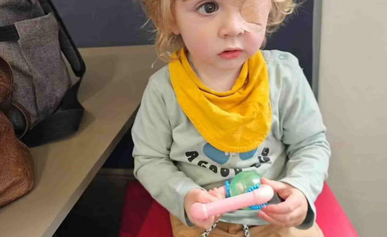 No deixis que toquin al teu nadó! Un simple petó li va costar un ull a aquest nen de dos anys