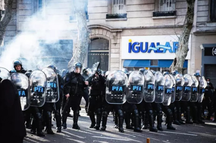 Protestes i disturbis a l'Argentina: més de 120 detinguts i 45 ferits
