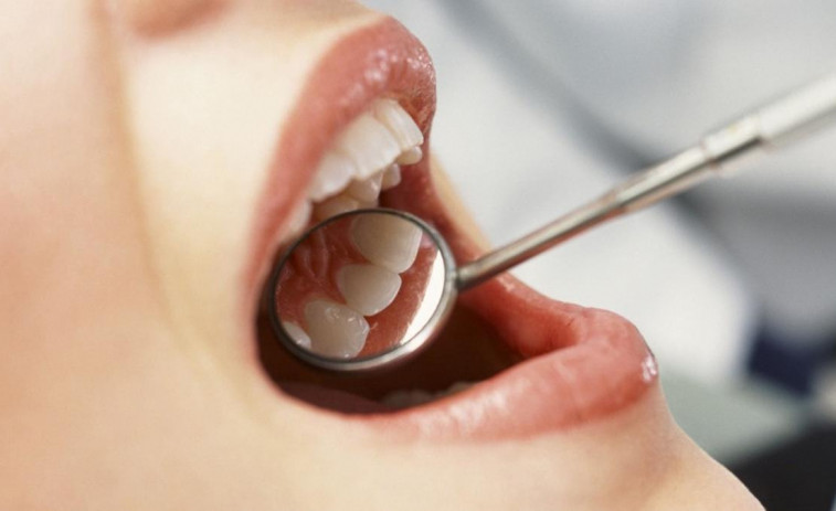 Compte amb aquest hàbit rutinari! L'acció que fa malbé l'esmalt dental