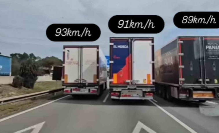 VÍDEO | La perillosa maniobra de tres camions a l'AP-7 a Catalunya: 
