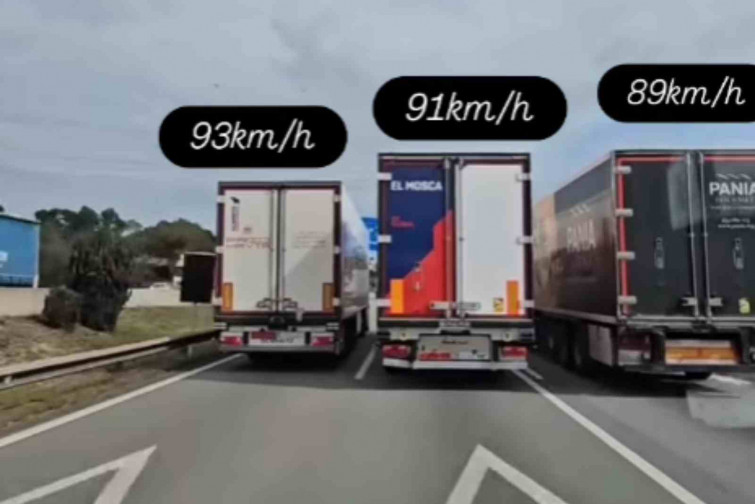 VÍDEO | La perillosa maniobra de tres camions a l'AP-7 a Catalunya: 