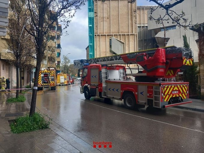 Una persona afectada en un incendi en un habitatge de Manresa