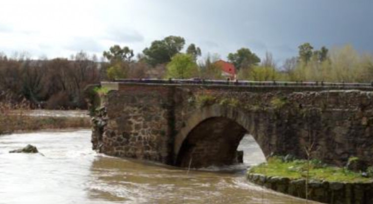 VÍDEO: Una riuada destrossa el pont romà de Talavera de la Reina