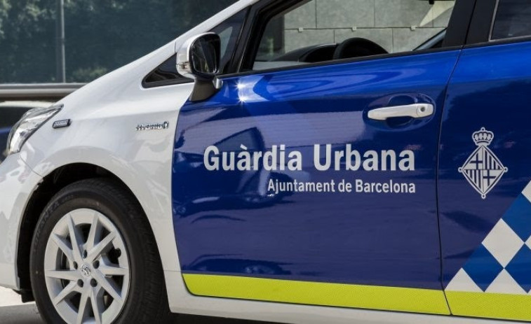 Detingut per robar un mòbil i perseguir a la víctima amb un ganivet pel centre de Barcelona