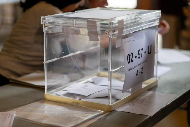 El PSC guanyaria les eleccions (41-43 escons) i li seguiria Junts (27-29), segons el CEO