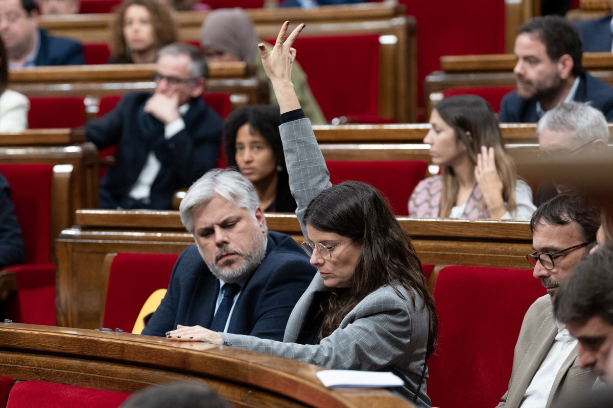 EuropaPress 6416032 diputado junts albert batet votaciones sesion pleno parlament 19 diciembre (1)