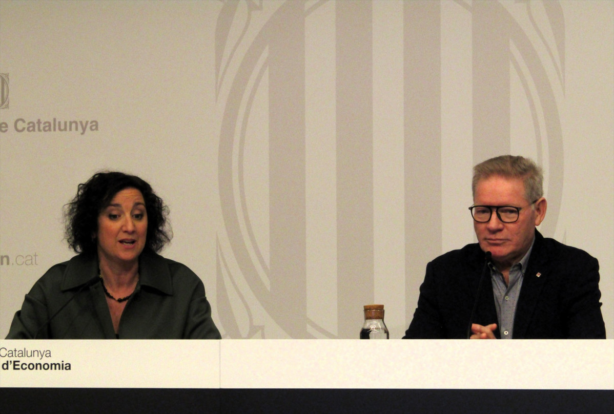 EuropaPress 6609458 consellera economia finanzas alicia romero rueda prensa junto secretario