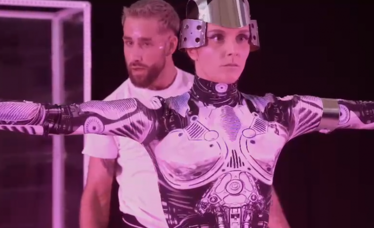 L'Antic Teatre presenta: “A anys llum”, una relació entre humans i humanoides