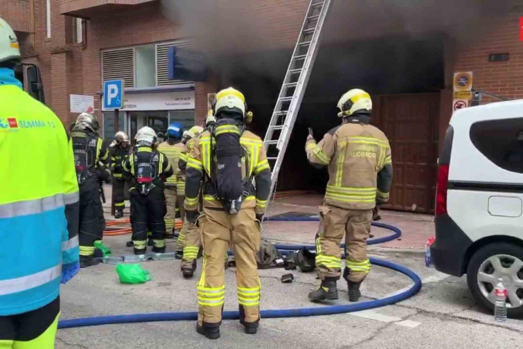 Dos bombers moren en l'incendi d'un pàrquing a Alcorcón (Madrid)