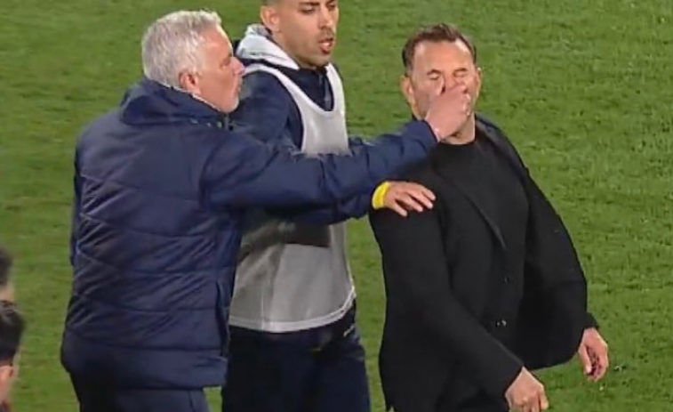 VÍDEO | Mourinho la torna a fer grossa a Turquia!: agressió a l'entrenador de l'etern rival