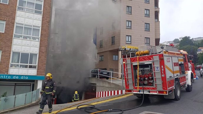 Rescat d'emergència a la Corunya després d'un incendi en el barri de la Sagrada Família