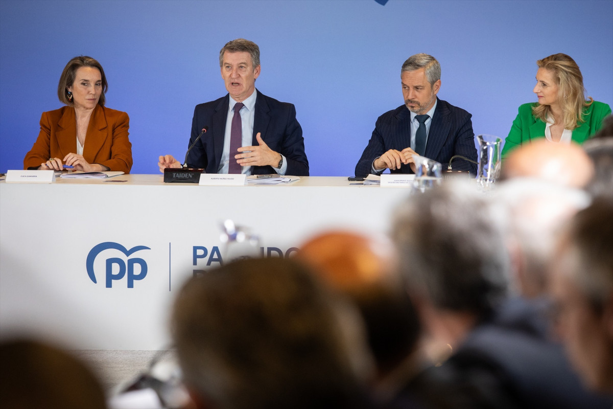 EuropaPress 6630028 i d secretaria general pp cuca gamarra presidente partido popular alberto