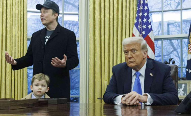 Elon Musk esclata contra l'assessor comercial de Trump: “És més ximple que un sac de maons”