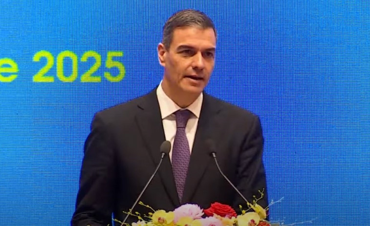 Pedro Sánchez aterra a Vietnam per a desafiar a Trump i vendre els trens d'alta velocitat