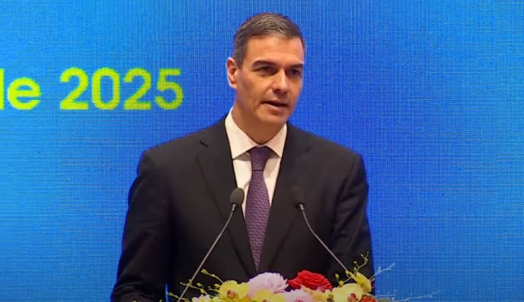 Pedro Sánchez aterra a Vietnam per a desafiar a Trump i vendre els trens d'alta velocitat