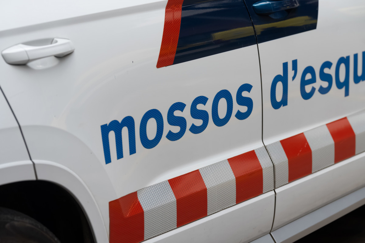 Archivo - Un vehículo de los Mossos d’Esquadra en Barcelona, Catalunya