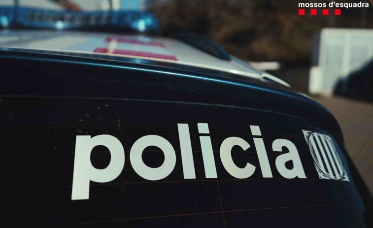 Un motorista mor després de xocar contra una patrulla de Mossos a Barcelona