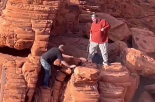 VÍDEO | Destrossen una roca mil·lenària i ara s'enfronten a 10 anys de presó i 100.000€ de multa