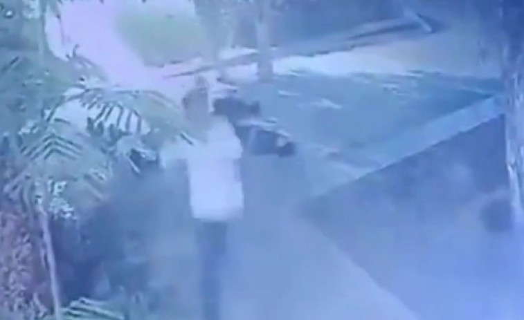 Vídeo impactant: un llamp fulmina a cinc estudiants en plena universitat i tot queda gravat