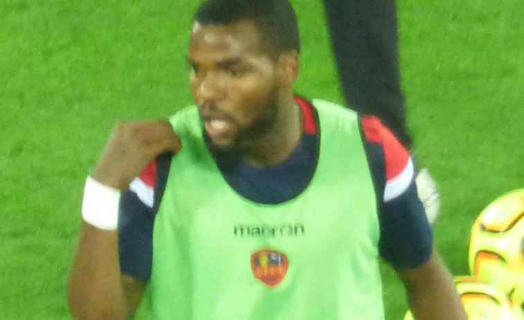 Tragèdia en el futbol: mor un jugador internacional en actiu després de caure d'un onzè pis