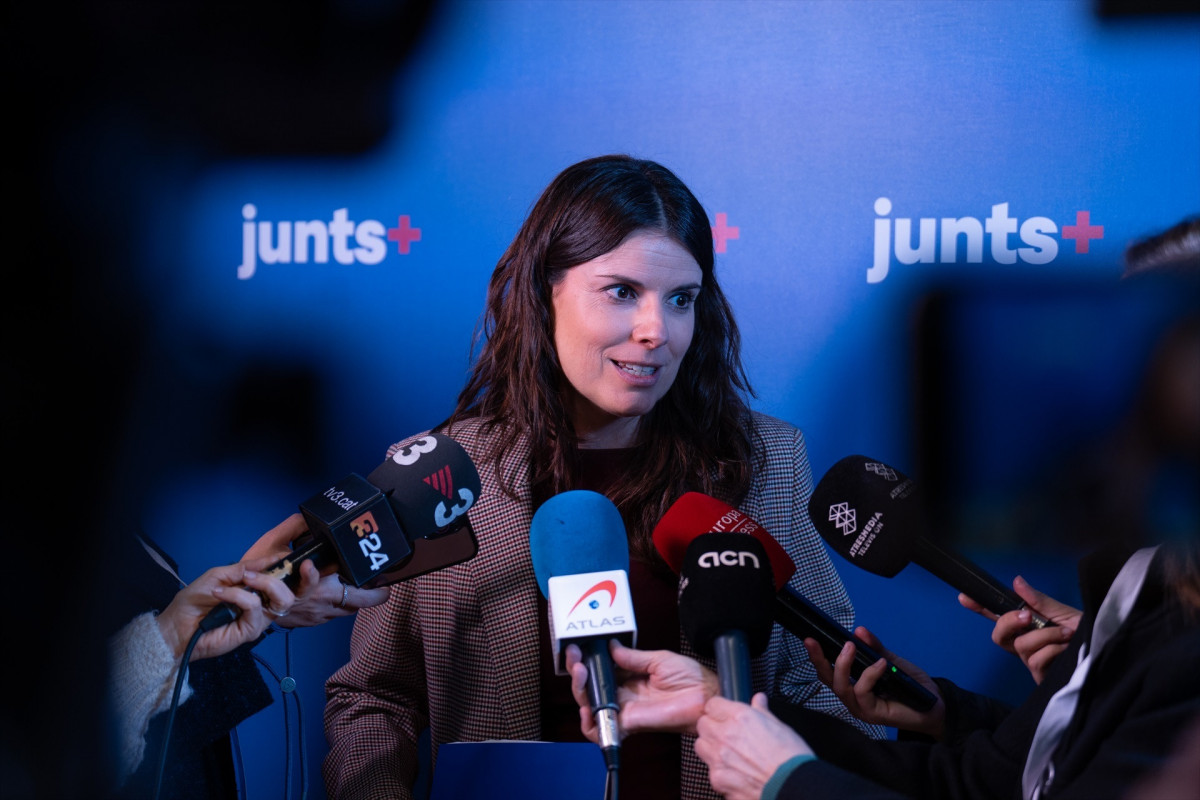 EuropaPress 6439456 portavoz grupo junts parlament monica sales atiende medios comunicacion