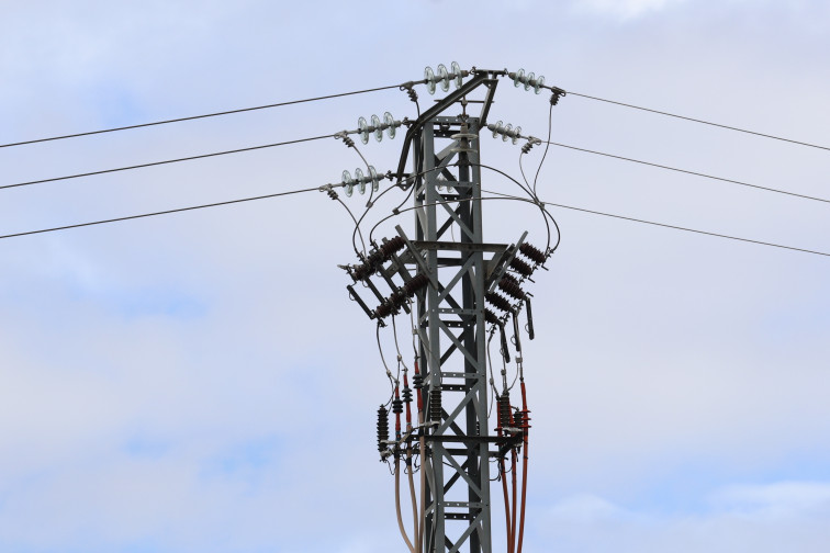El preu de la llum s'enfonsa: aquest dissabte 1,72 €/MWh, el més baix en un any