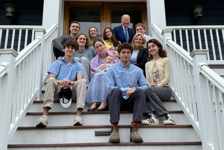 Ha fet Biden un Katte Middleton? Acusen l'expresident de incrustar en una foto familiar amb Photoshop