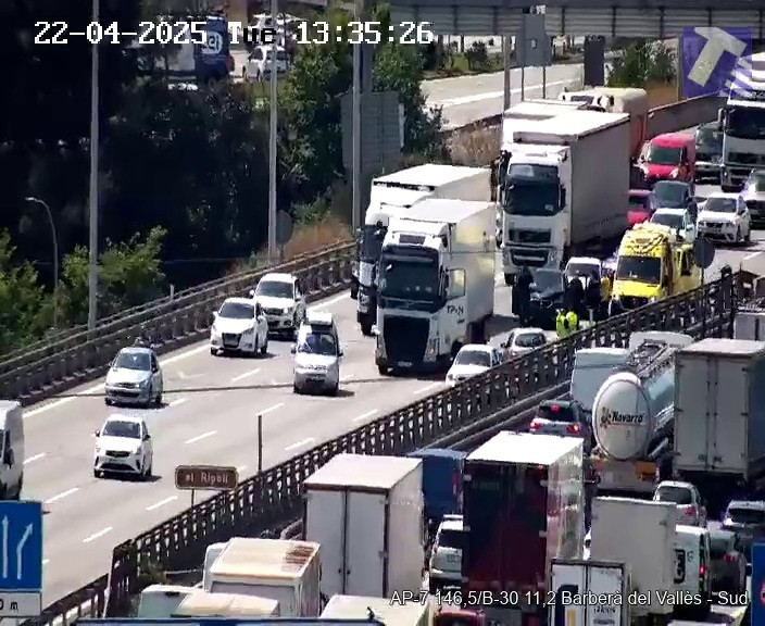 Tallats 2 carrils de la AP-7 a Barberà del Vallès després d'un accident múltiple