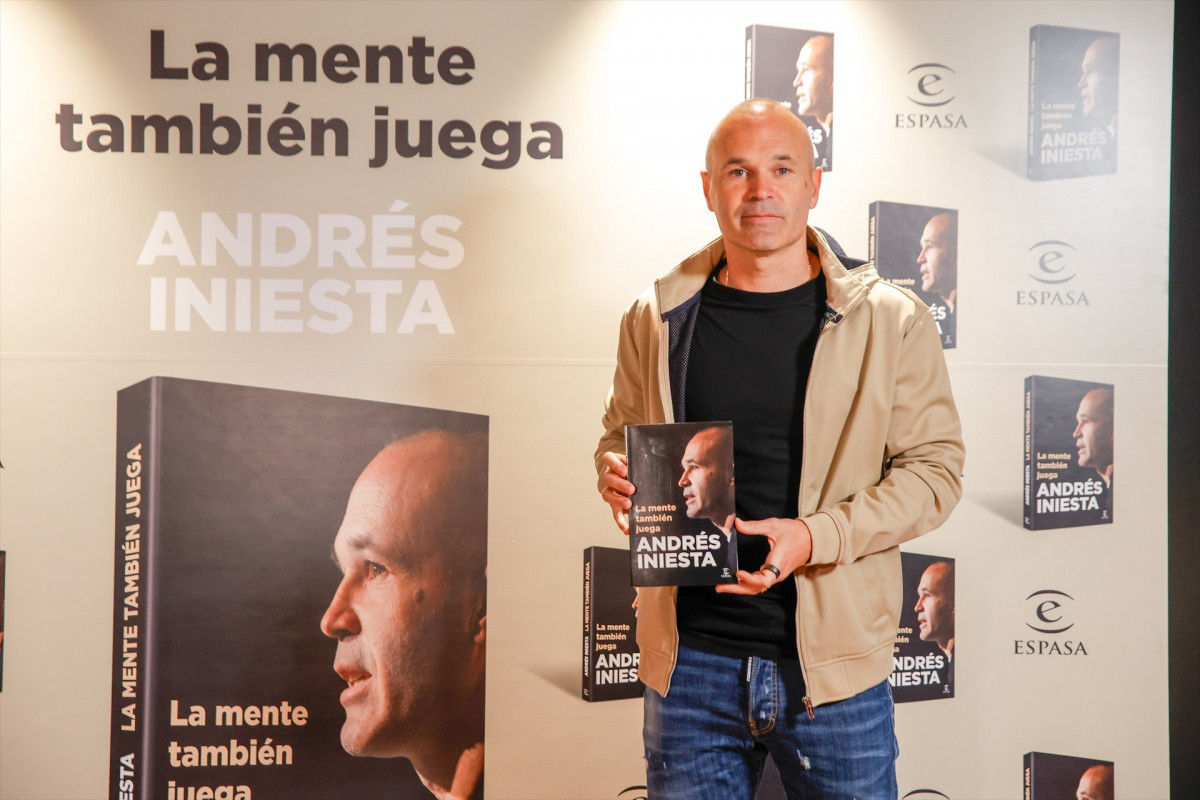 EuropaPress 6667649 exfutbolista andres iniesta presentacion pedrera libro mente tambien juega