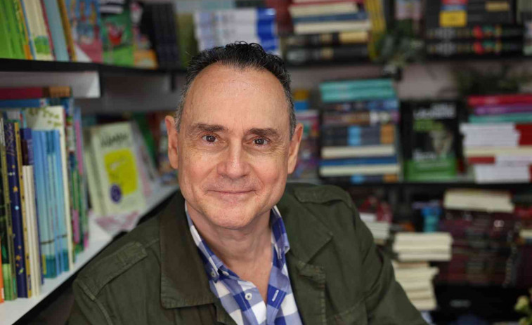Agredeixen al coronel Pedro Baños durant la signatura de llibres de Sant Jordi a Barcelona