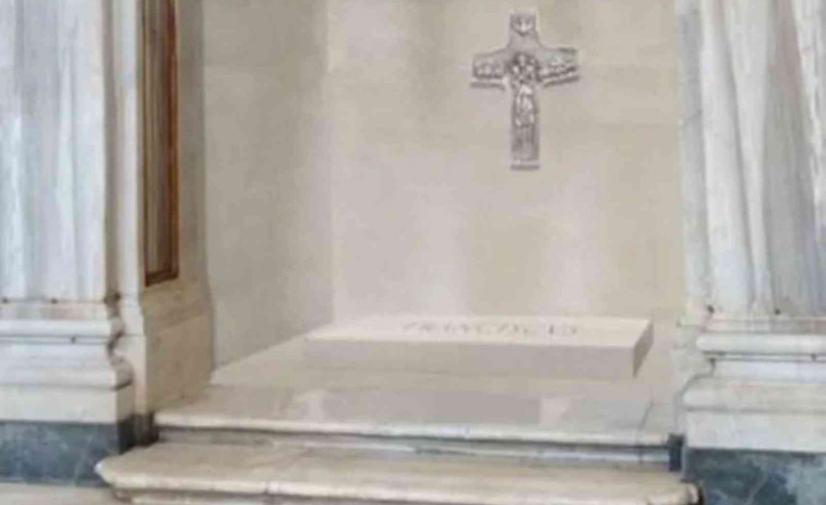 El Vaticà difon les primeres imatges de la tomba del Papa Francesc