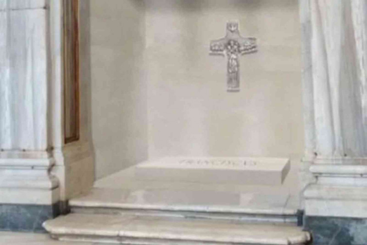 El Vaticà difon les primeres imatges de la tomba del Papa Francesc