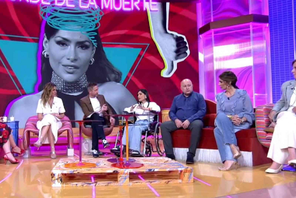 Miriam Saavedra en silla de ruedas