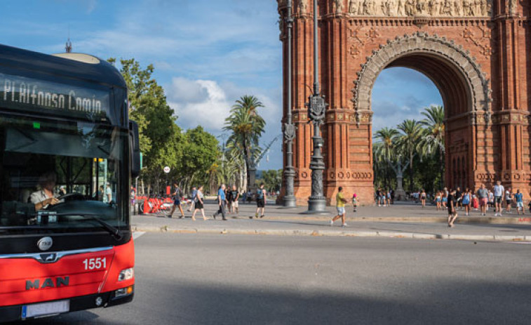 La protesta dels VTC interromp el servei de diverses línies d'autobús a Barcelona