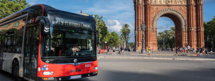 La protesta dels VTC interromp el servei de diverses línies d'autobús a Barcelona