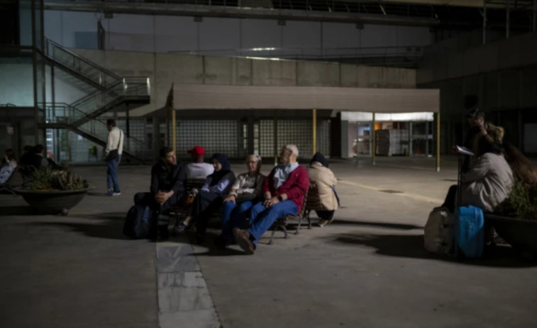 250 persones van dormir a poliesportius de Barcelona durant la nit de l'apagada