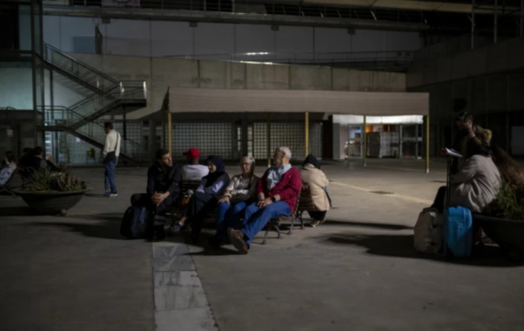250 persones van dormir a poliesportius de Barcelona durant la nit de l'apagada