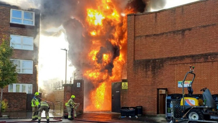 S'inicia un gran incendi a una subestació elèctrica de l'oest de Londres