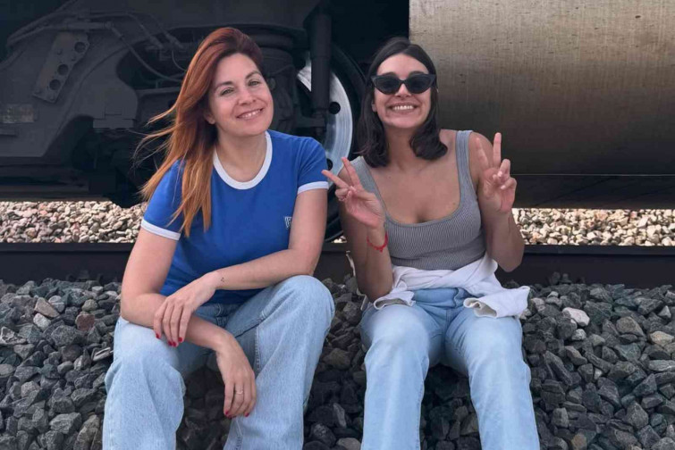VÍDEO | El xou d'Ana Guerra i Leire Martínez després de quedar atrapades en un tren per l'apagada