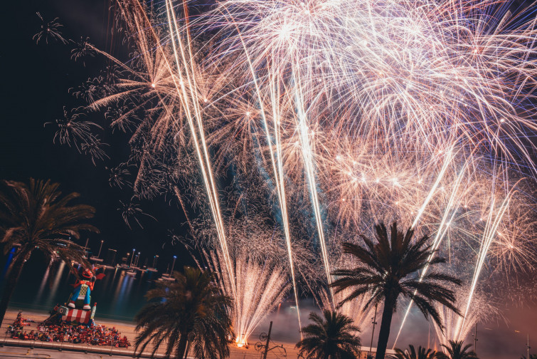 Badalona encén la festa! Les Festes de Maig tornen amb tradició, música i l'esperada Cremada del Dimoni