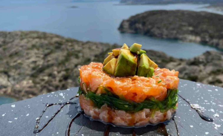 El far que regna a la Costa Brava: Vistes increïbles i nits màgiques sota les estrelles!