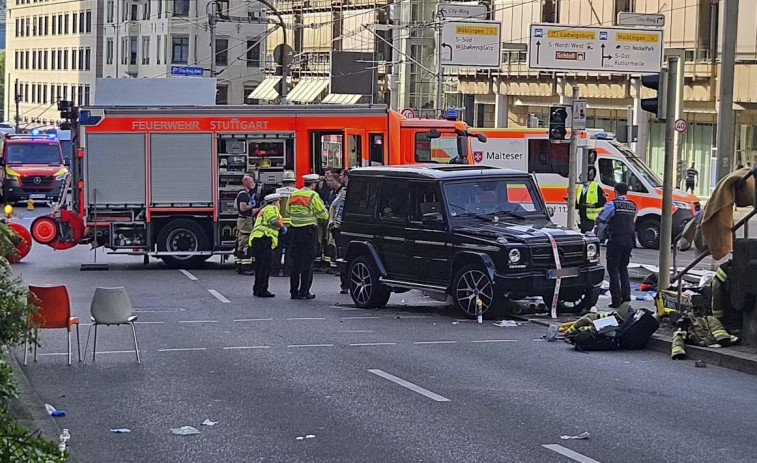Terror a Stuttgart: un cotxe atropella a una multitud en ple centre de la ciutat