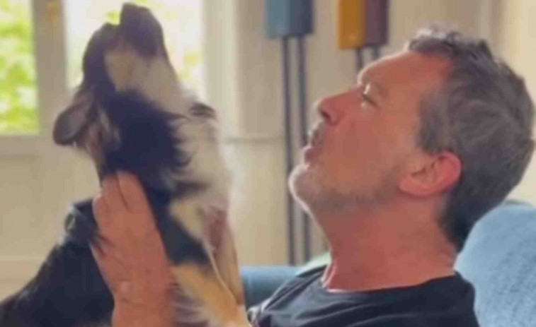 VÍDEO | El gos d'Antonio Banderas canta amb ell i arrasa en xarxes: ha nascut una estrella