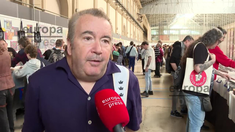 Els joves melòmans es deixen captivar pel vinil: la Fira Internacional del Disc de Barcelona fa furor!