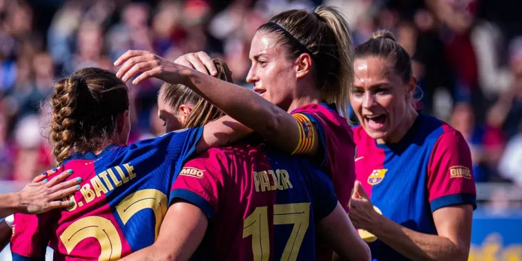 El Barça goleja el Deportivo però ajorna el títol de Lliga