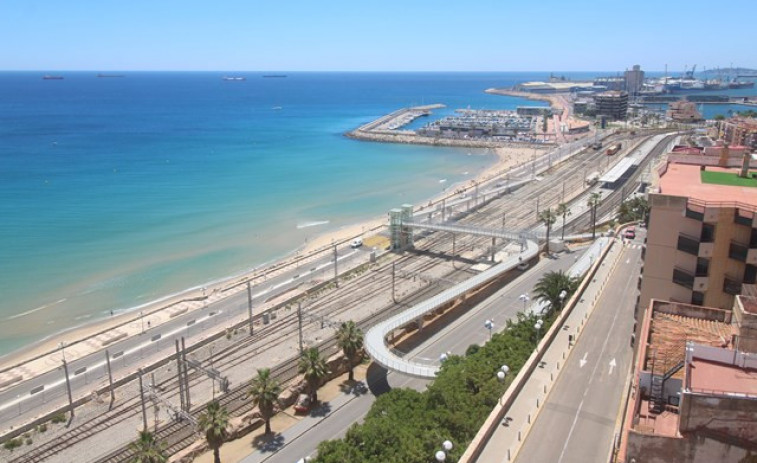 Alerta ambiental a Tarragona: la Pineda es converteix en la platja més contaminada de Catalunya